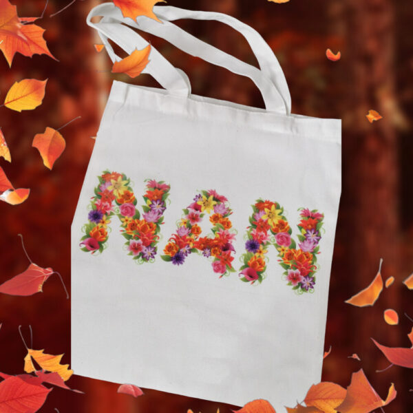 Mockup Nan Kantoenen tas met eigen naam Bloemen